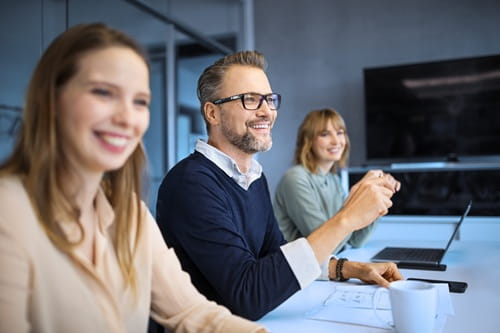 Glatt team som jobbar med IT-personal